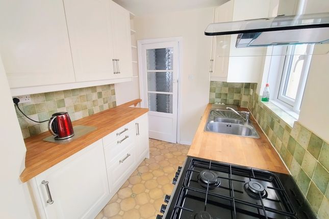 98, Windsor Avenue, Wolverhampton photo 5