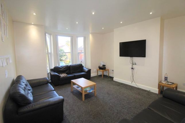 Thumbnail Property to rent in Bainbrigge Road, Headingley, Leeds
