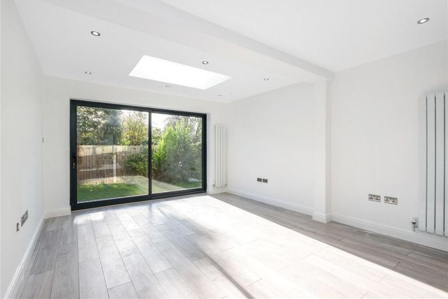 Flat for sale in Lakeswood Road, Petts Wood, Orpington