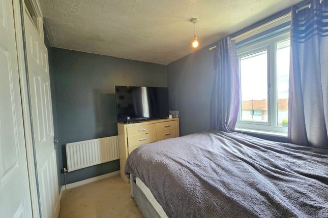20, Meadowcroft Glade, Sheffield photo 5