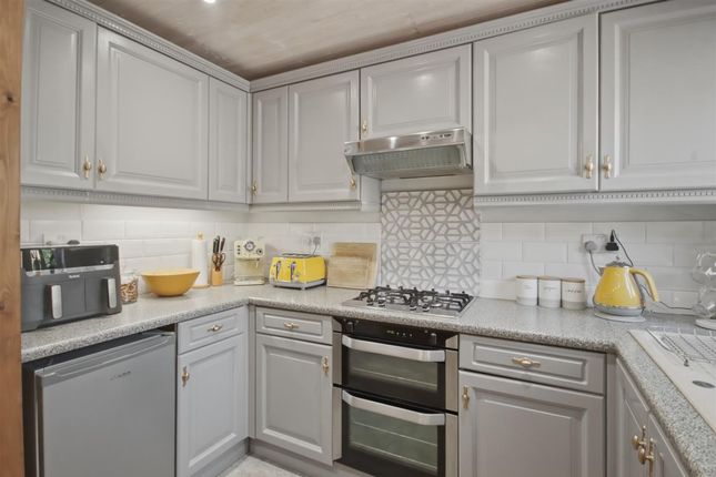 32 Sherbourne Avenue, Chesterfield photo 3