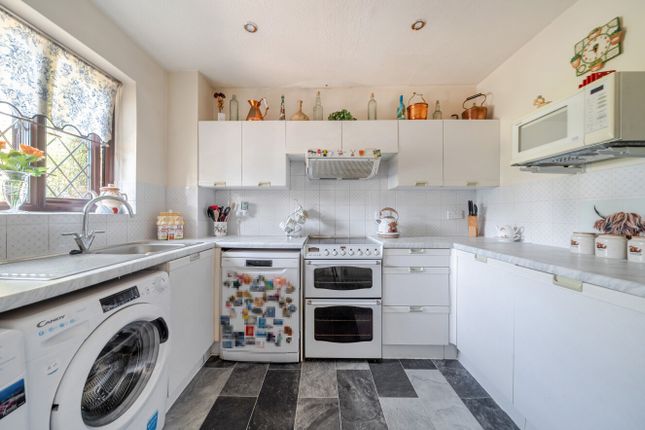 6, Bowers Close, Surrey photo 4