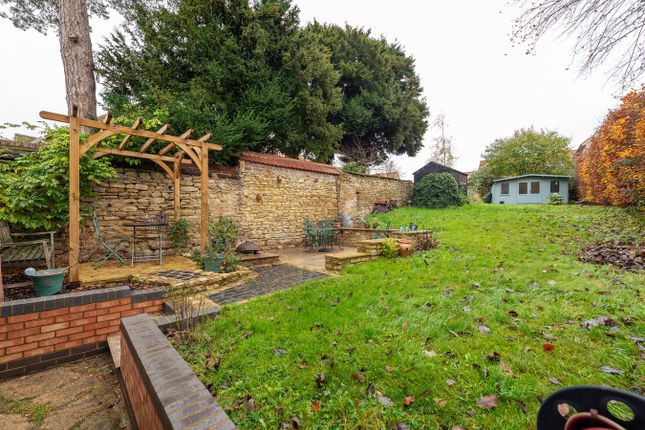 Manor Cottage, Church End, Felmersham, Bedfordshire photo 3