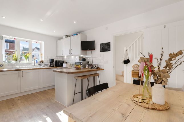 6, St James Close, Malvern photo 3