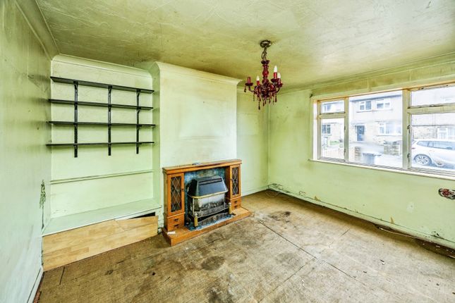 5, Royds Avenue, Huddersfield photo 3