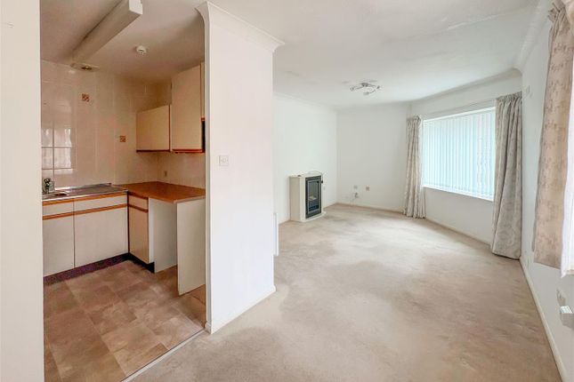 Flat 30, St. Catherines Court, Irvine Road, Littlehampton photo 3