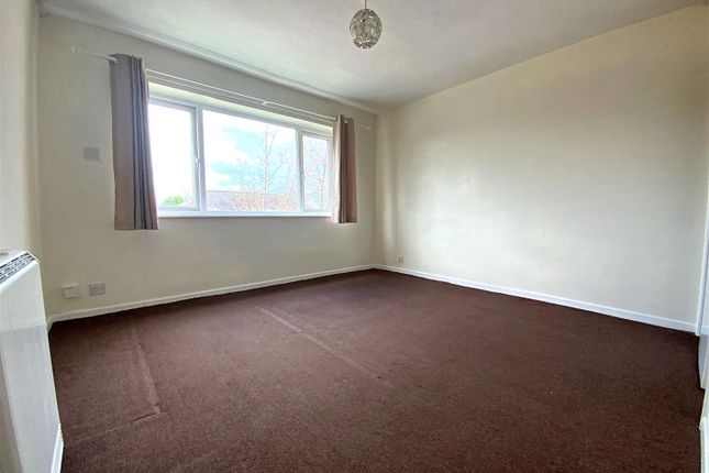 Flat for sale in Avon Court, Shakespeare Road, Bedford