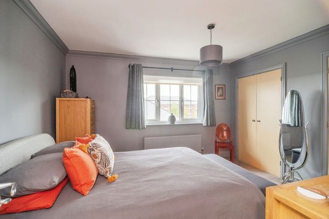 Town house for sale in Salisbury Close, Rayleigh