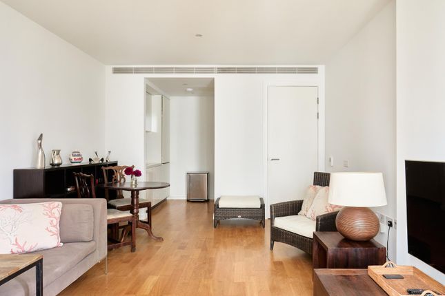 404, 1, Riverside Quarter, Wandsworth photo 2