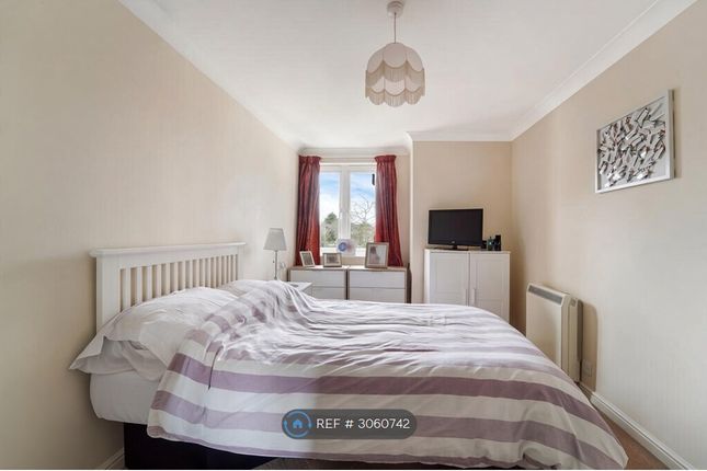 Flat, Calverley Court Kingston Road, Epsom photo 3