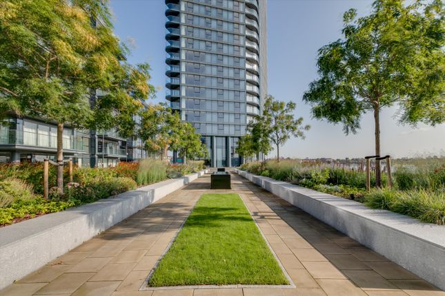 Flat for sale in Chelsea Waterfront, Lots Road, Chelsea, London