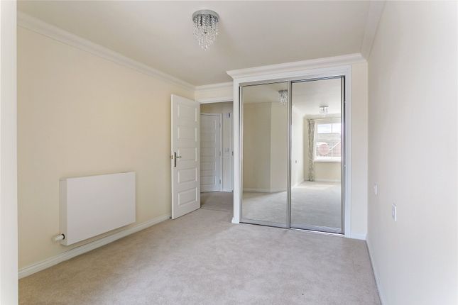 Flat for sale in Peel Lodge, Dean Street, Marlow, Buckinghamshire