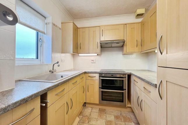 Flat 32, Cedar Court, Woodbury Lane, Tenterden photo 2