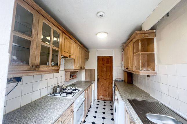 2 Gurney Close, Barking photo 4