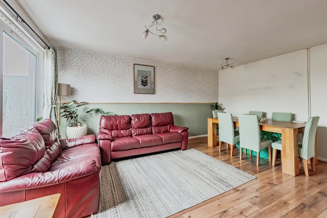 24, Wisborough Court, Cowfold Close, Crawley photo 4