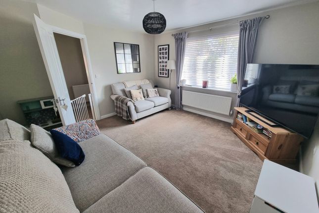 8 Clos Y Coed Castan, Bridgend photo 3