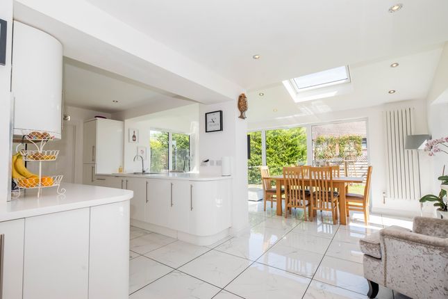 11 Garnet Field, Yateley photo 2