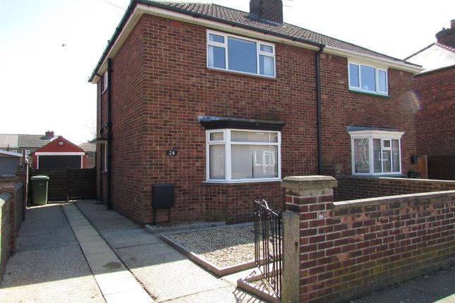 Thumbnail Semi-detached house to rent in Brocklesby Place, Grimsby