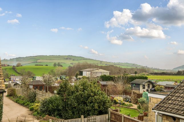 30, Malleson Road, Cheltenham photo 2