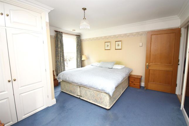 Flat for sale in West Drive, Sonning, Reading