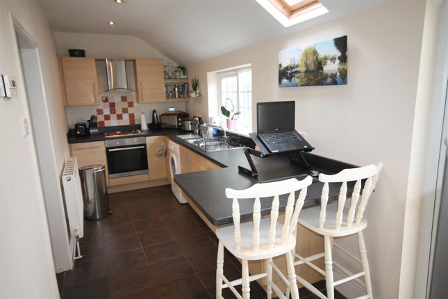Cottage to rent in Beccles Road, Fritton, Great Yarmouth