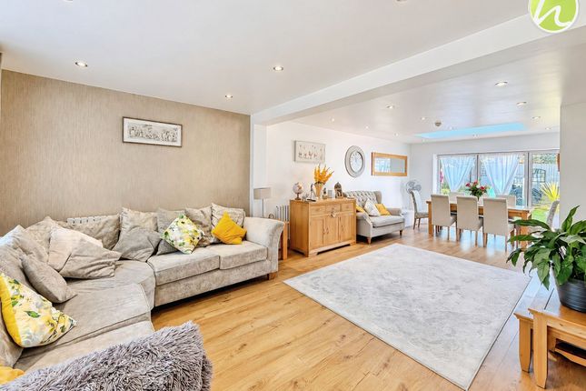 2a Golding Crescent, Stanford-Le-Hope photo 2
