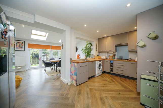 18 Towers Road, Hemel Hempstead photo 2