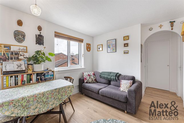 Flat 13 Carew Court, 3, Samuel Close, London photo 2