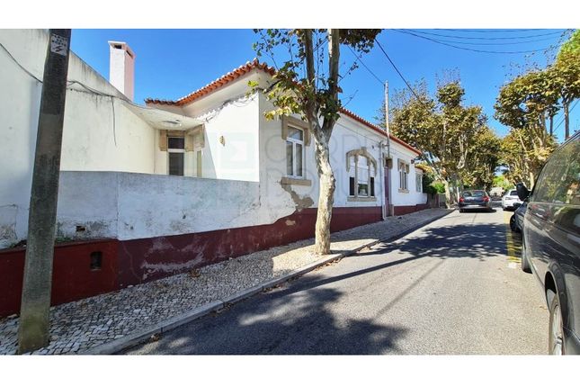 Detached house for sale in Street Name Upon Request, Carcavelos E Parede, Pt