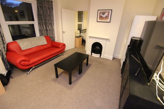 Thumbnail Room to rent in Norfolk Road, Reading