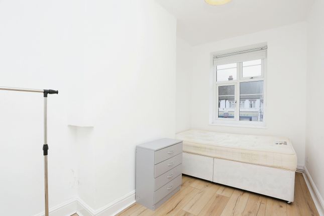 Flat for sale in Bromley Road, Bromley