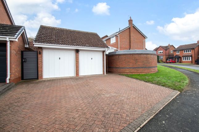 51, Waresley Park, Kidderminster photo 2