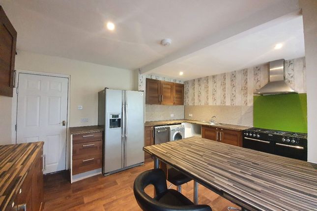 Room 3, 20 Whernside Way, Northampton photo 3
