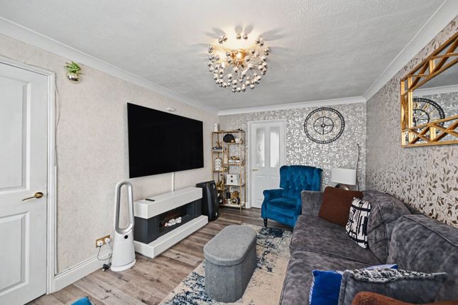 17, Hardy Close, Rugby photo 2