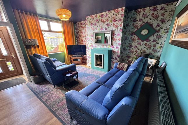 8 Portland Grove, High Peak photo 2