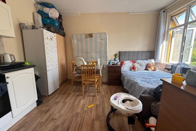 61, Flat 5, Kelvin Avenue, London photo 2