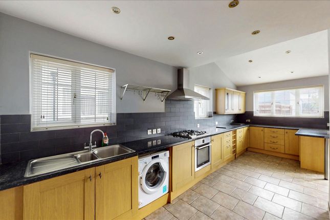 13, Francis Way, Cippenham photo 4