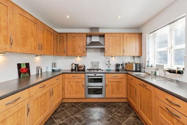 4, St. Martins Court, Wakefield photo 2