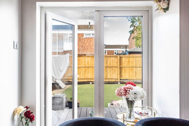 34 Boldrewood, Swindon photo 4