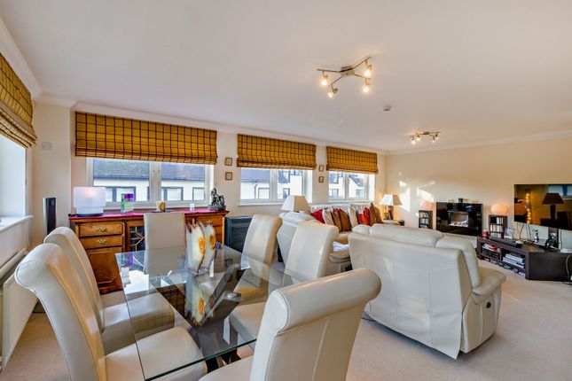 4, Flat  Viceroy Court, Northwood photo 3