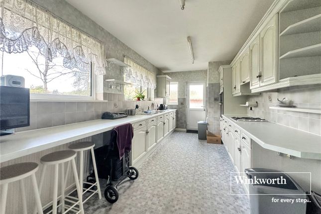 7, Robins Wood Drive, Dorset photo 2