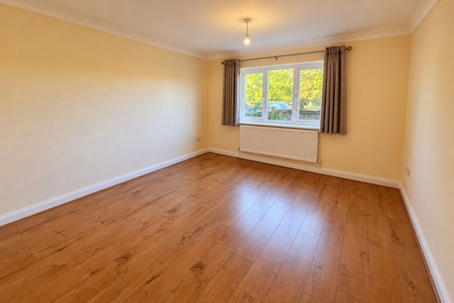 2, Fairlands Court, Fairlands Avenue, Surrey photo 3