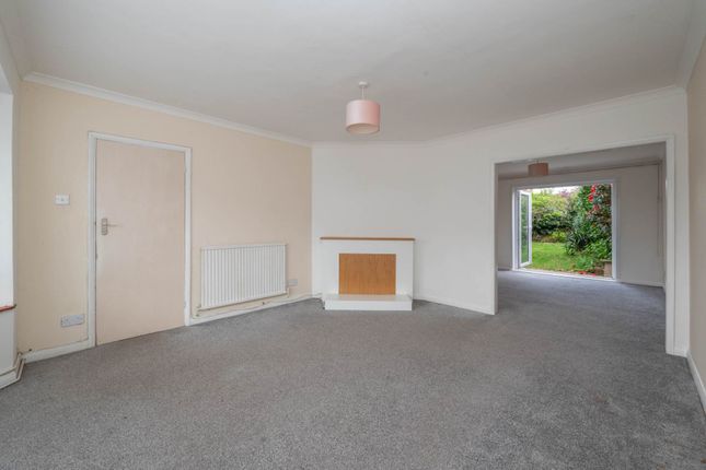 1, Garden Close, Canterbury photo 2