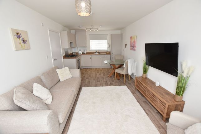 Flat 5, 2 Pictor Drive, Margate photo 3
