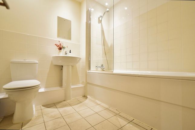 Flat 28 Velocity North 3, City Walk, Leeds photo 4