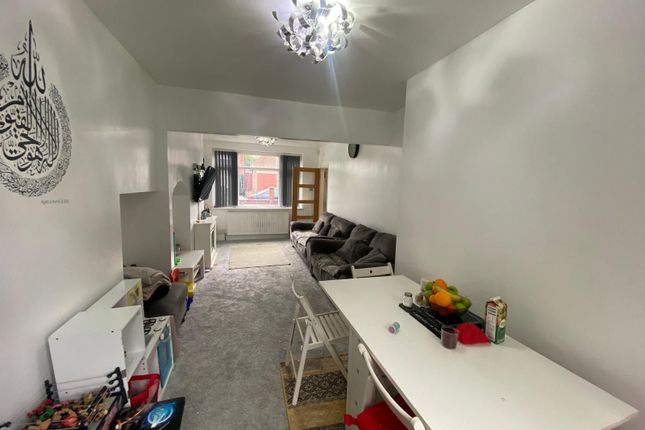 2 Averil Road, Leicester photo 5