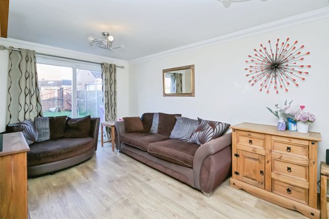 1, Kingfisher Road, Bridgend photo 2