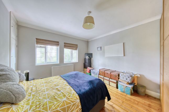 19b Popesgrove Mansions, Heath Road, Twickenham photo 4