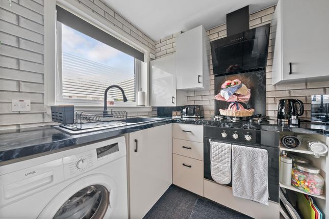10, Devine Grove, Wishaw photo 5