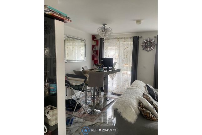Red Bank Close, Radcliffe, Manchester photo 3